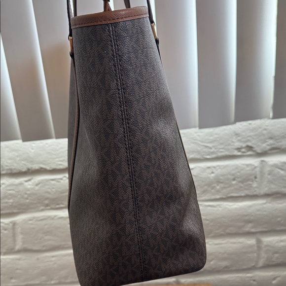 Michael Kors Sady Large Signature Tote - Picture 5 of 17